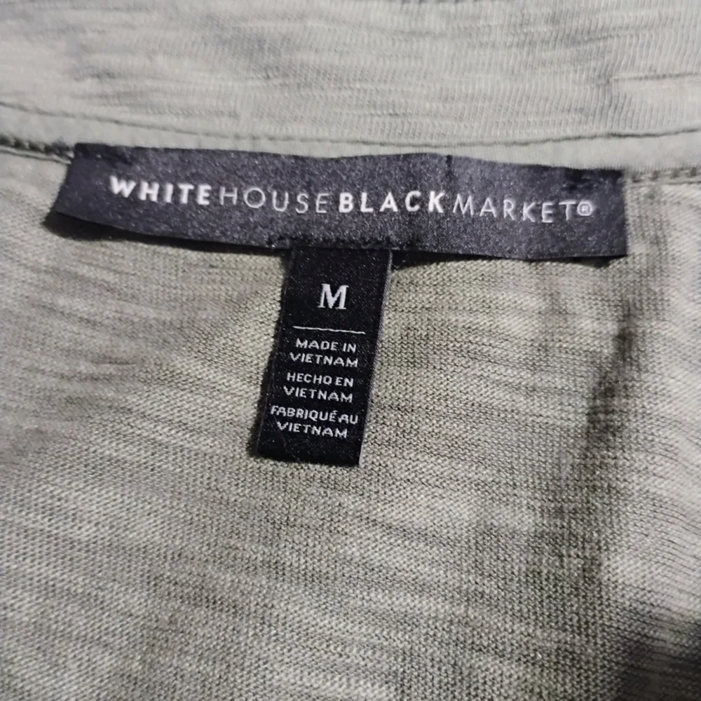 White House Black Market Olive Green V Neck Tee Size M Soft Slub Knit Designer